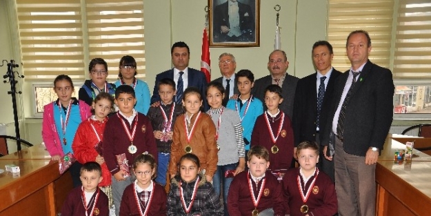 Malkara Belediye Başkanından Dereceye Giren Satranç Sporcularına Ödül