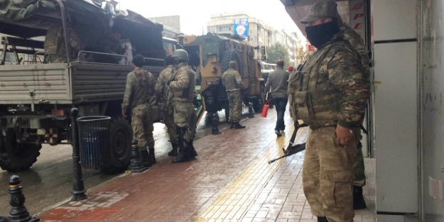 Van'da asker sokağa indi!