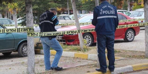 Ayrı yaşadığı karısını vahşice öldürdü