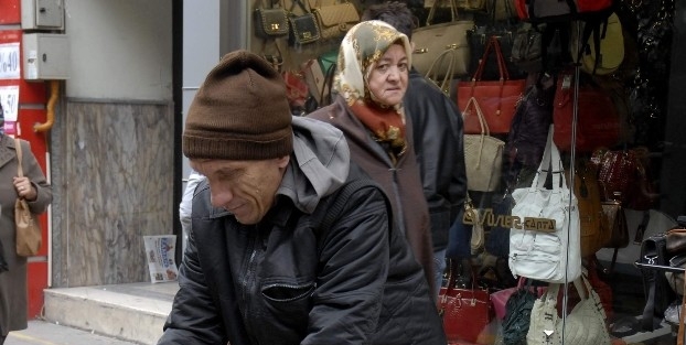 "ekmek Parası"nı Kazanmak O’na Engel Değil