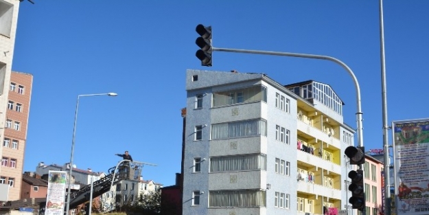 Kars Belediyesi Sinyalizasyon Ve Işiklandirma Çalişmalari Başlattı