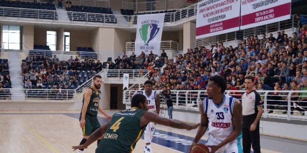 Sinpaş Denizli Basket’te Farklı Galibiyet Sevinci