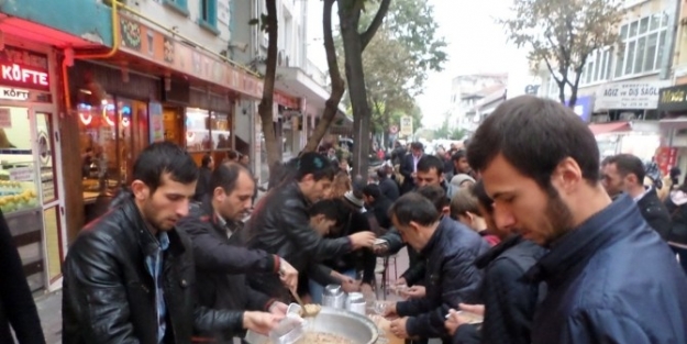 Semerkand Vakfın’dan Vatandaşa Aşure