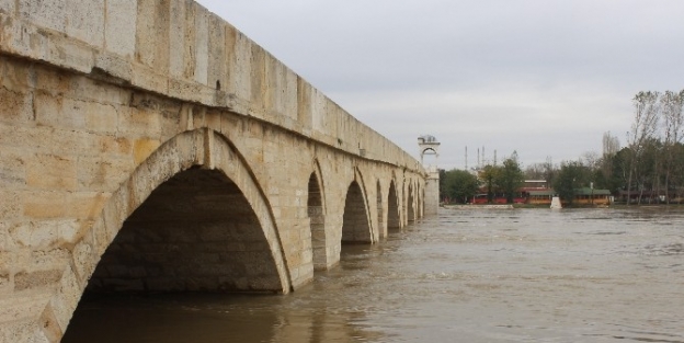 Su Baskını Haberleri Edirne Belediye Başkanı’nı Harekete Geçirdi
