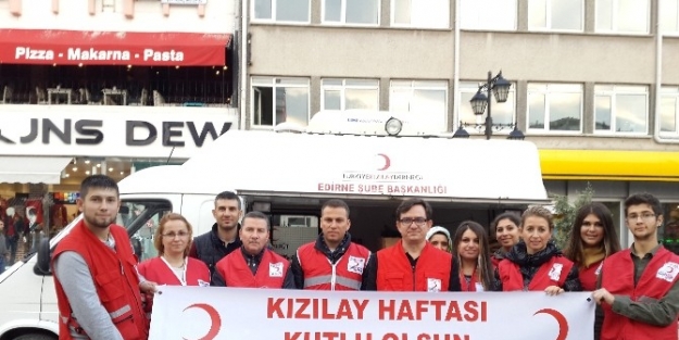 Kızılay Edirne’de Aşure Dağıttı