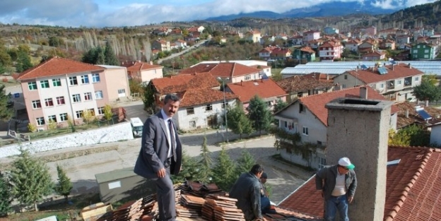 Pazarlar Belediyesi Konutların Tadilatını Yapıyor