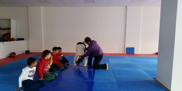 İzmit Belediyesi’nden Jimnastik Kursu