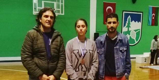 Kağıtsporlu Aslıhan’dan Bir Derecede Daha