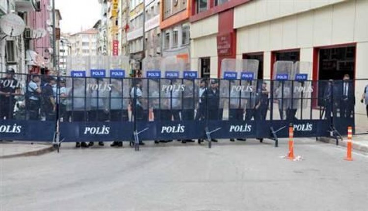 Her türlü toplanma ve gösteri yürüyüşleri 15 gün yasaklandı!