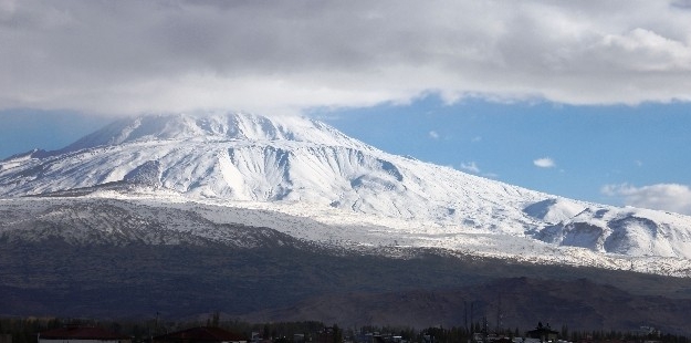Iğdir’da Dağlar Beyaza Büründü