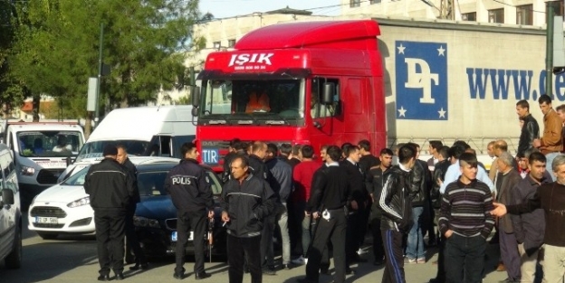 Tır Şehir Merkezine Girdi, Trafik Kilitlendi