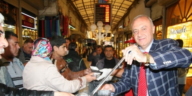 Kuyumcular Odası Aşure Dağıttı