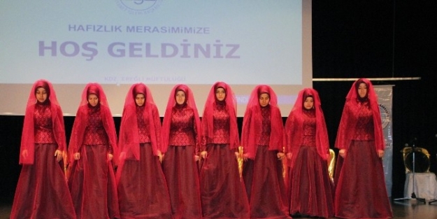 Ereğli’de 8 Öğrenci Hafızlık Tacı Giydi
