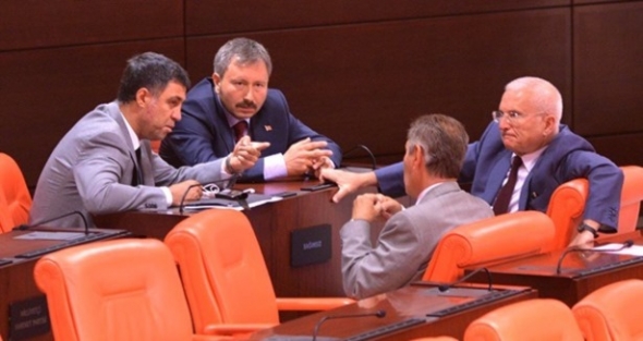 Hakan Şükür o partiye göz kırptı!