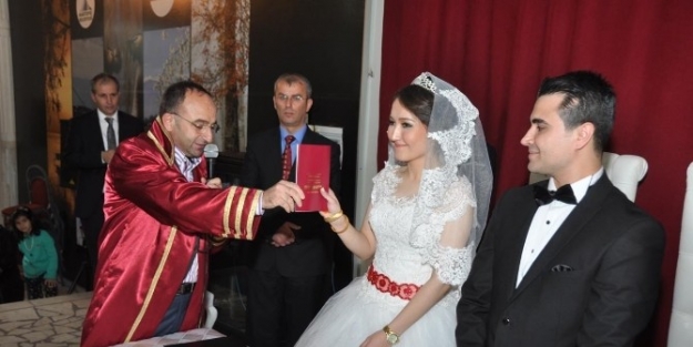 Başkan Üzülmez, Cemiyetlere Katıldı