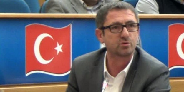 Meclis Üyesi Özsoy Meclis Toplantısına Patlayan Su Borusu Getirdi