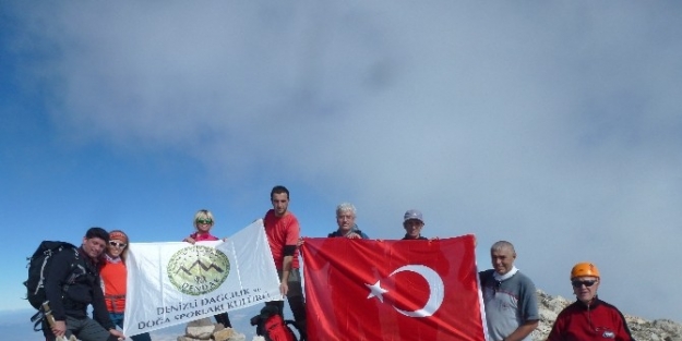 Dağcılar, Ege Bölgesinin En Yüksek Dağı Honaz’ın Zirvesine Çikti