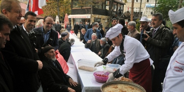 Gümüşhane’de 2 Bin Kişilik Aşure Dağıtıldı