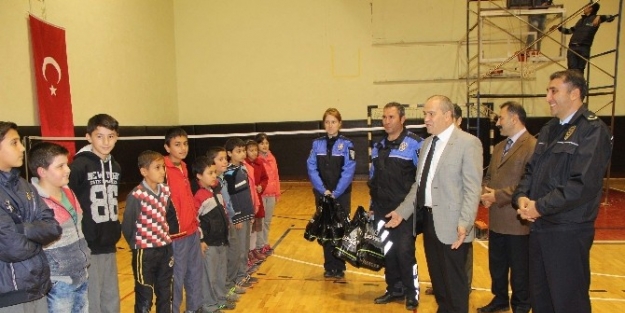 Amasya Polisinden 80 Çocuğa Spor Eğitimi