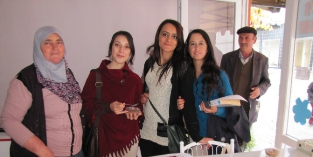 Bayan Esnaftan Vatandaşa Aşure