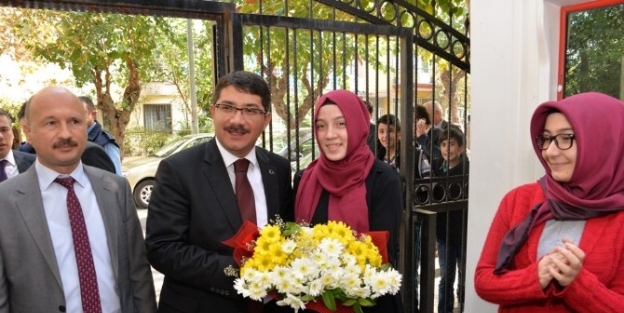 Şehzadeler’den Öğrencilere Aşure İkrami