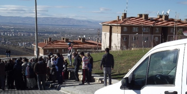 Sosyal Konut Bölgesi Vatandaşları Yol Kapattı