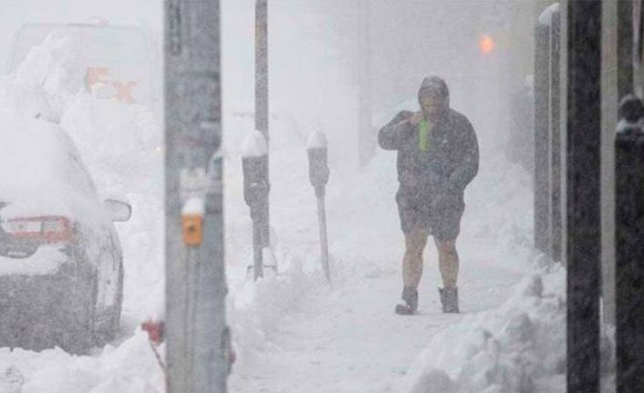 New York'ta etkili olan kar fırtınasında iki kişi öldü