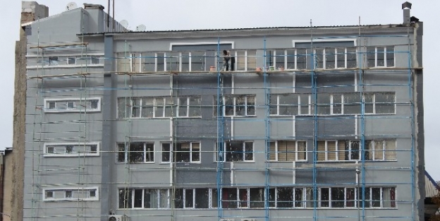 İnşaat İşçisinin Metrelerce Yükseklikte Ölüme Meydan Okudu