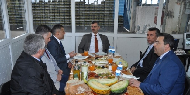 Vali Bektaş’a Kırkağaç Usulü Kahvaltı