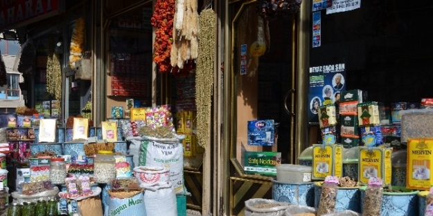 Soğuk Havanın Gelmesiyle Vatandaş Aktarlara Akın Etti