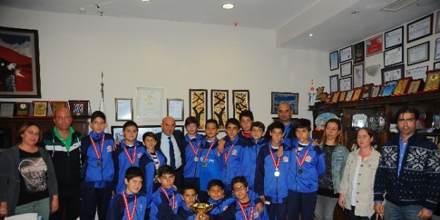 Şampiyon Seferihisar Belediyespor
