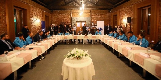 Başkan Karaosmanoğlu, Başarılı Sporcularla Buluştu