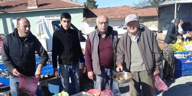 Kaymaz’da Hem Aşure Dağıtıldı, Hem Balık İkram Edildi