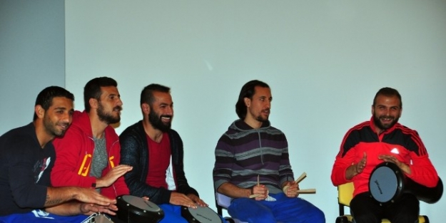 Büyükşehir’den Sporculara Müzikli Terapi