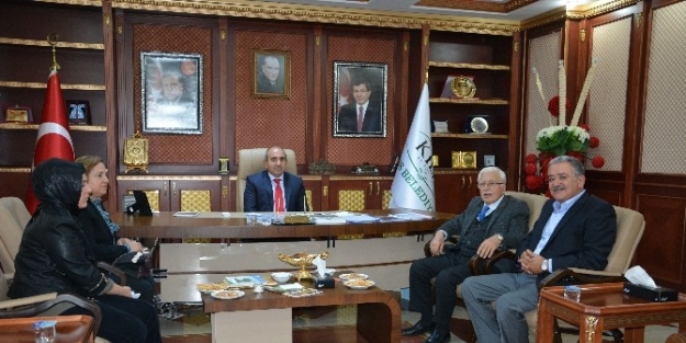 Milli Eğitim Eski Bakanı Dinçerler Başkan Kara’yı Ziyaret Etti