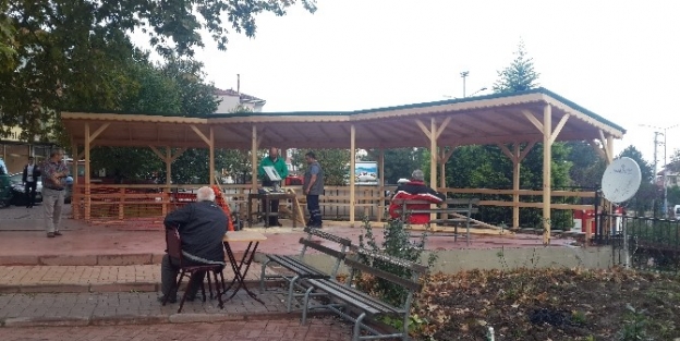 Suadiye Merkez Meydanına Şik Kamelya