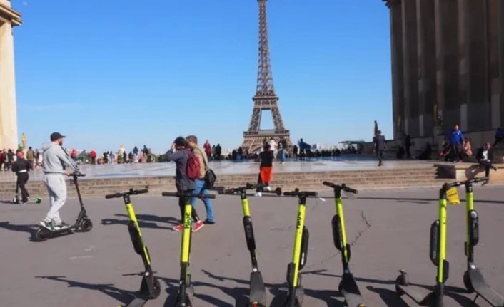 Ölümlü kazaların ardından Paris'te elektrikli scooterların yasaklanması gündemde!