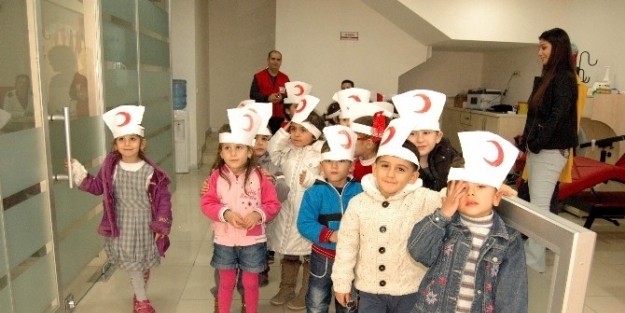 Anaokulu Öğrencileri Kızılay’ı Tanıyor