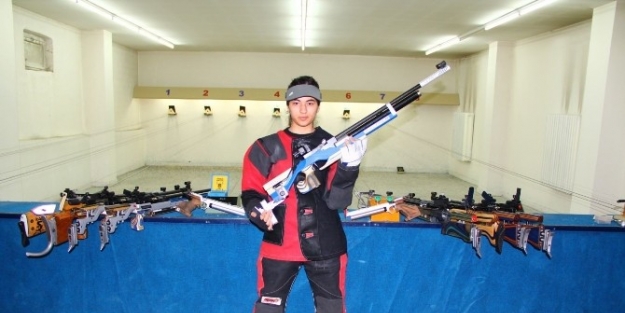 Erzincan Atıcılıkta Kübra Nur Altınbilek İle Şampiyon Oldu
