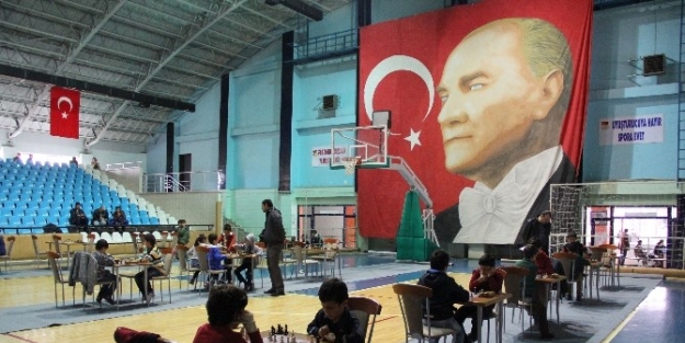 Erzincan Da Düzenlenen Santranç Turnuvası 2 Grup Halinde 5 Tur Olarak Gerçekleştirildi