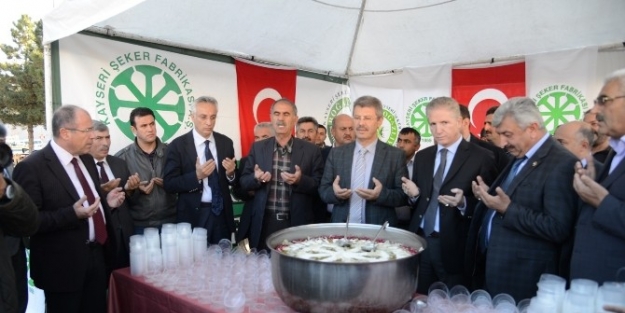 Kayseri’den Yola Çikan “kayseri Şeker Aşure Kervanı” Sivas Şarkişla’ya Kadar Ulaştı