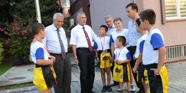 Hadi, Başarılı Wushu Takımını Kabul Etti