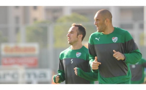 Fernandao ve Belluschi moralleri bozdu!