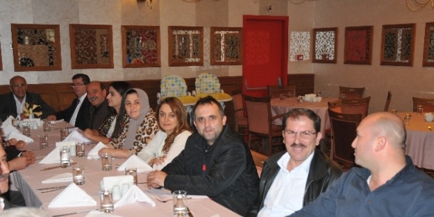 Ak Parti Akçakoca İlçe Başkanı Bilgin’den Dava Arkadaşlarına Veda Yemeği Verdi