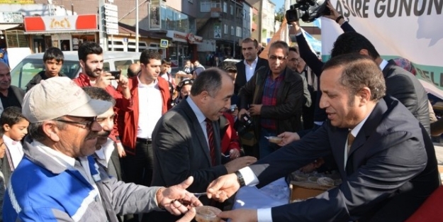 Başkan Ali Toltar Aşure Dağıttı