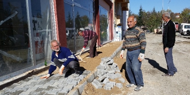 Yenidoğan Mahallesi’nde Kilitli Parke Taşları Yenileniyor