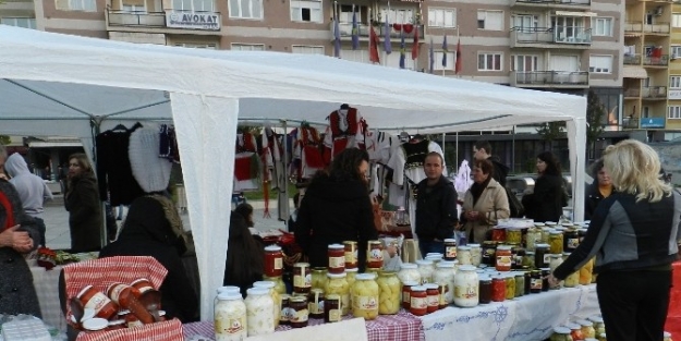 Kosova’da Kadınlar Fuarına Yoğun İlgi