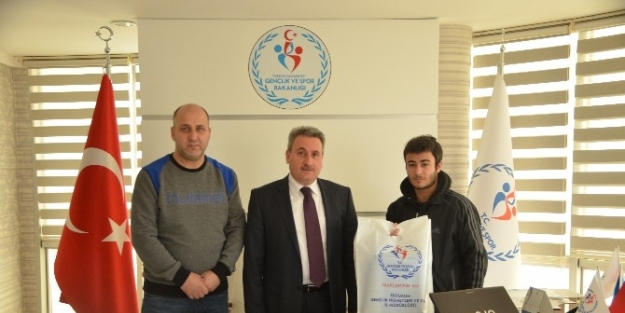 Halterci Karabacak’ı Kutladı