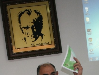 Başkan Çay’i Kızdıran Hediye