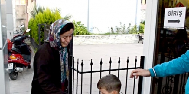 Kaybolan Çocuk Zekasıyla Polisleri Hayran Bıraktı